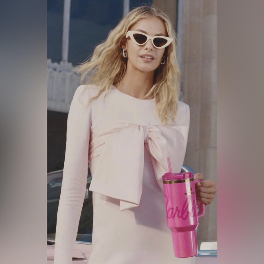🩷 LIMITED EDITION STANLEY/BARBIE 40 Oz🩷 - Picture 2 of 3